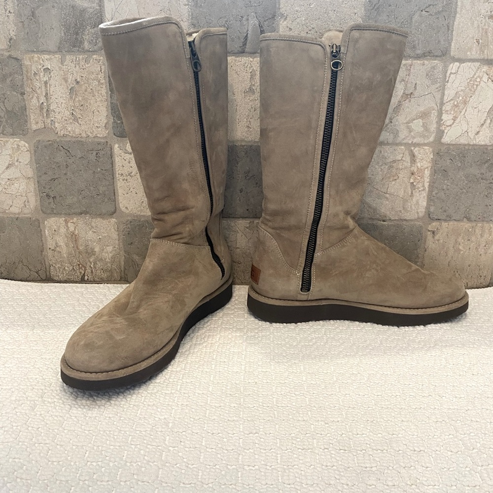 UGG Abree II Tall Stone Boots Suede Shearling Fur Women's Size US 8 BARELY WORN